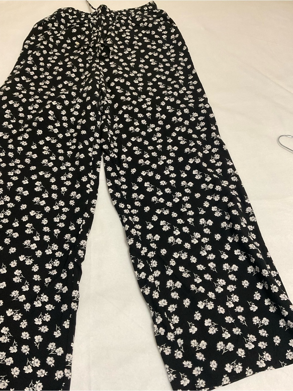 Love Black Floral Print Palazzo pants Sz L